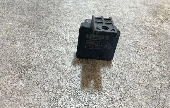 Renault Master III Glow plug pre-heat relay 110675590R