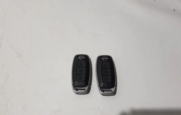 Nissan X-Trail T33 Ignition key/card S180146108