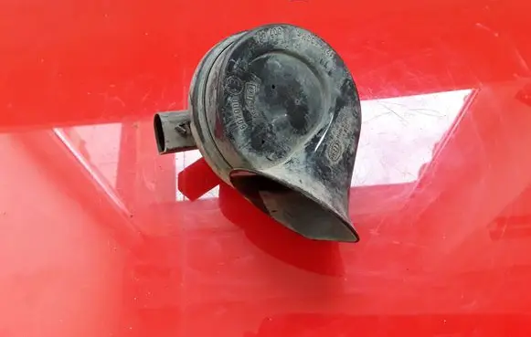 Volkswagen PASSAT B6 Horn signal A28657625 E1000209