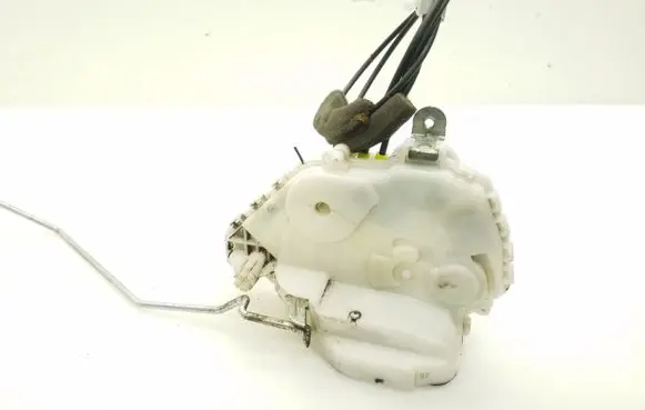 Honda CR-V Front door lock