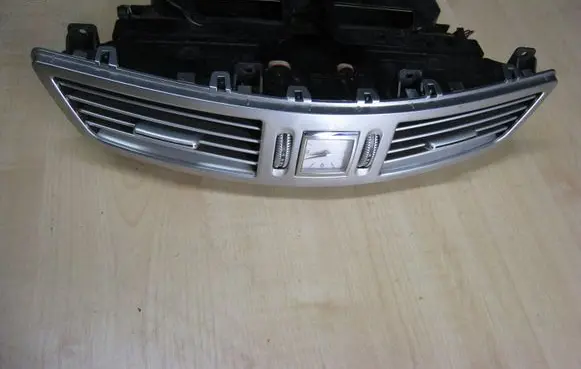 Mercedes-Benz S W221 Dash center air vent grill A2218300954