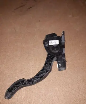 Volvo XC70 Accelerator throttle pedal 31329058