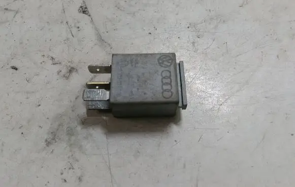Volkswagen PASSAT B6 Other relay 1K0951253 0332011100