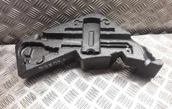 Volkswagen Touareg I Tool box 7L0012113