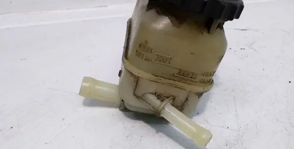 Toyota Corolla E110 Brake fluid reservoir 