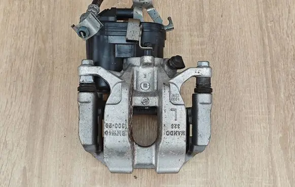 BMW 4 G22 G23 G24 G26 Rear brake caliper 8844389