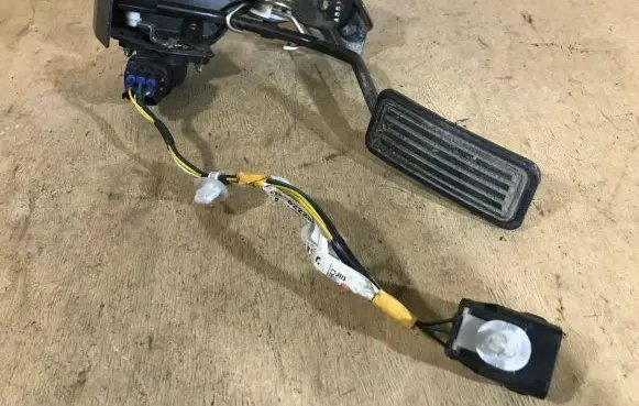 Toyota Avensis T250 Accelerator throttle pedal 8928147010 1983003010