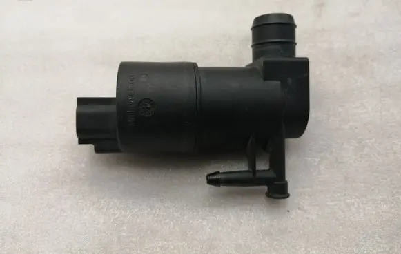 Toyota Verso Windscreen/windshield washer pump 853300F020