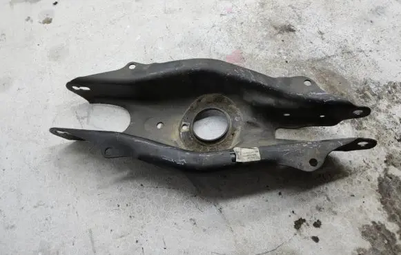 Mercedes-Benz C W205 Rear upper control arm/wishbone A2053521900 4672018