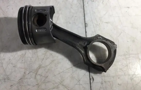 Mercedes-Benz Sprinter W906 Piston with connecting rod 8854A