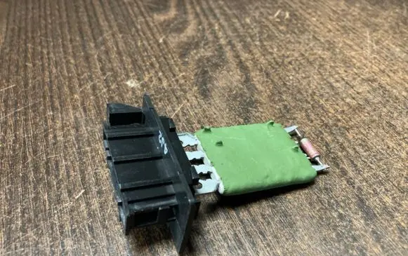 Mercedes-Benz Sprinter W901 W902 W903 W904 Heater blower fan relay 0018216760