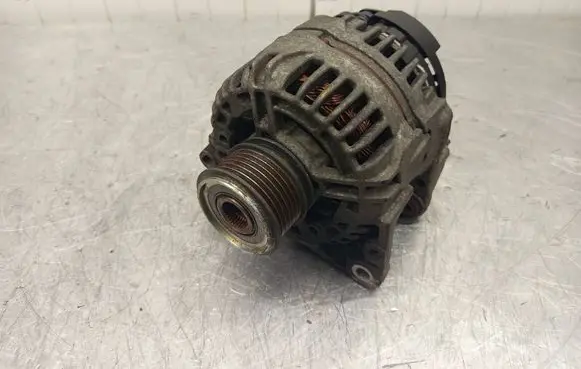 Volkswagen Golf IV Generator/alternator 038903023L 0124325001