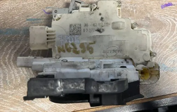 Porsche Macan (95B) Front door lock 4G1837015