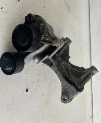 Renault Trafic III (X82) Generator/alternator belt tensioner 117105124R
