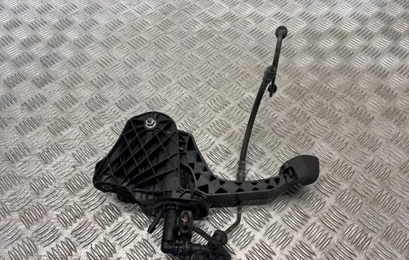 Volkswagen Golf V Clutch pedal 1K1721059