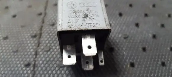 Volkswagen Transporter - Caravelle T4 Other relay 1J0906381A V23134-B63-X396