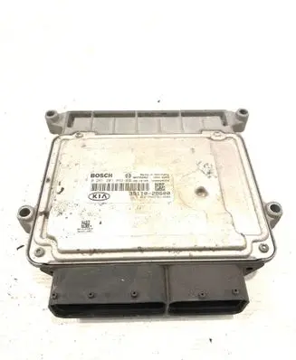 KIA Ceed Engine control unit/module 391102B600 0261201852 1039S20378