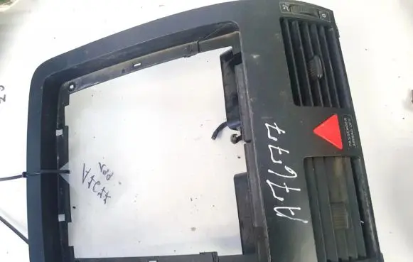 Volkswagen Touran I Dash center air vent grill 251030347