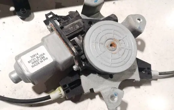 Nissan NV200 Front door window regulator motor 80731BJ30A