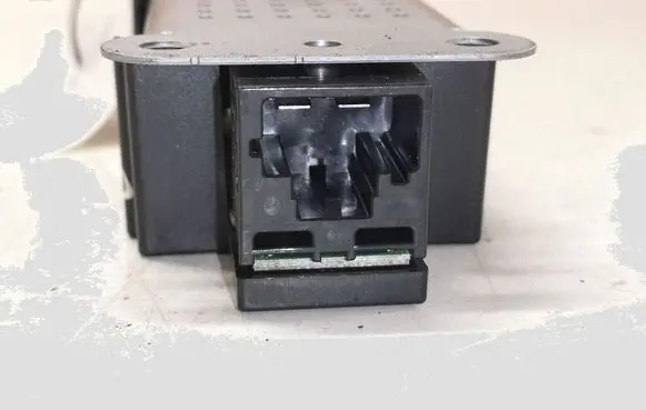 Volkswagen Golf VI Aerial antenna amplifier 5M0035570B 7617310031