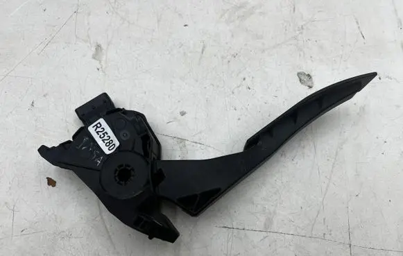 Opel Insignia A Accelerator throttle pedal 13237352