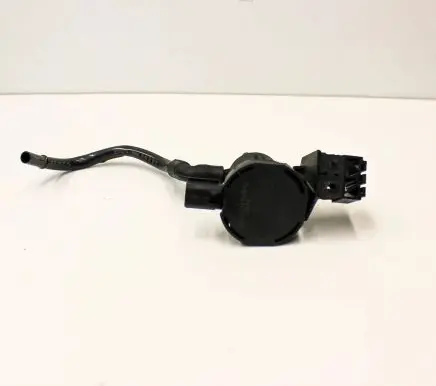 Engine mount vacuum valve