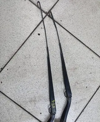 Dodge Durango III Front wiper blade arm