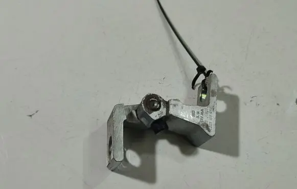 Volkswagen Cross Polo Front door upper hinge 