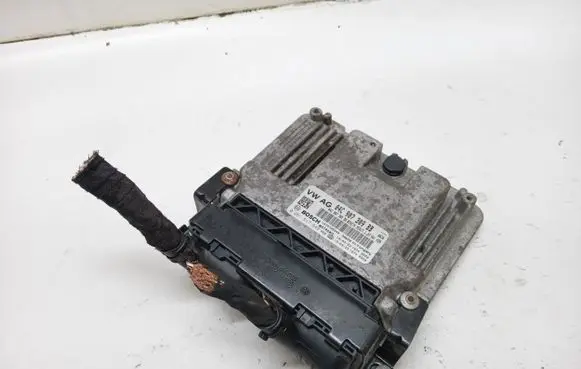 Skoda Fabia Mk3 (NJ) Engine control unit/module 04C907309BB
