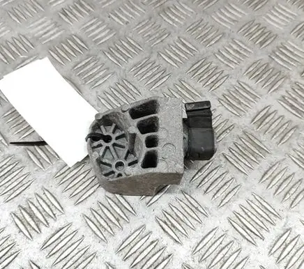 Radiator support slam panel bracket