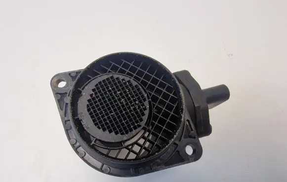 Volkswagen PASSAT B6 Mass air flow meter 038906461B