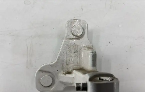 Mercedes-Benz C W205 Front door lower hinge 