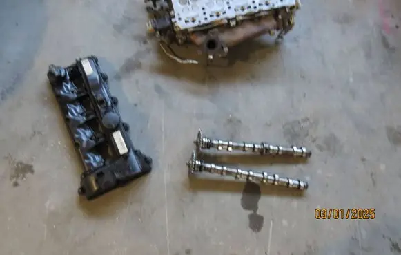 Mercedes-Benz C W205 Engine head 