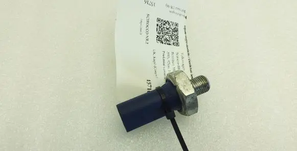 Volkswagen Scirocco Oil pressure sensor 04E919081A