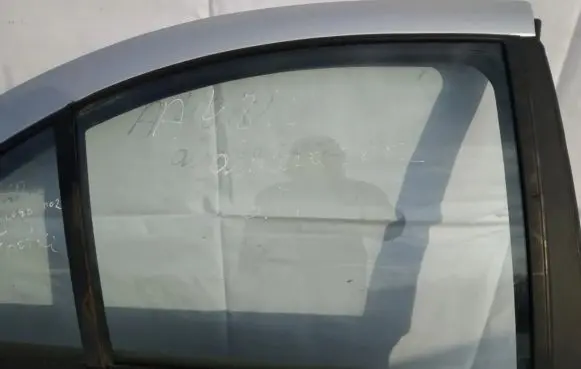 Nissan Almera N16 Rear door window glass