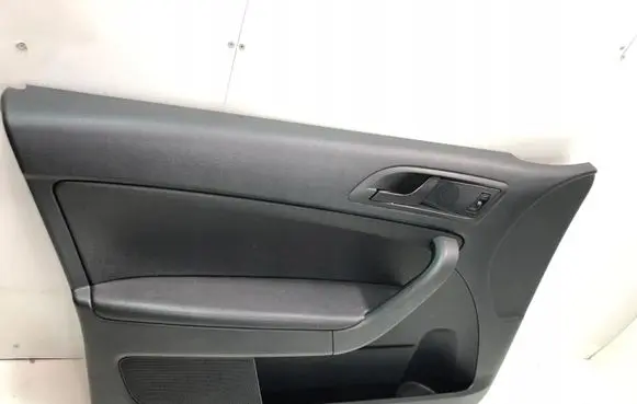 Skoda Yeti (5L) Front door card panel trim