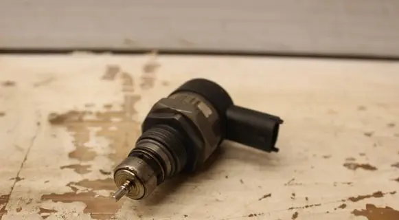 Peugeot 508 Fuel pressure regulator 