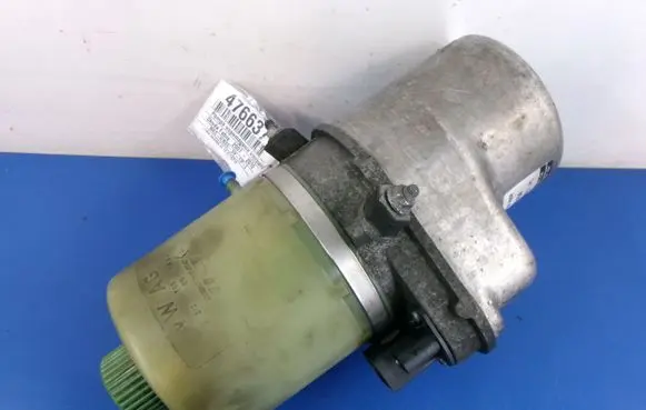 Skoda Fabia Mk2 (5J) Power steering pump 6R0423156