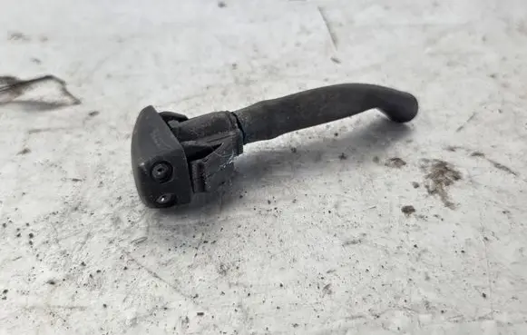 Windshield washer spray nozzle