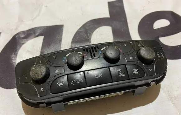 Mercedes-Benz C W203 Climate control unit A2038300285 2038300285
