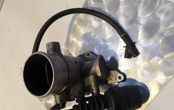 Mercedes-Benz E W210 Throttle valve A6110980417