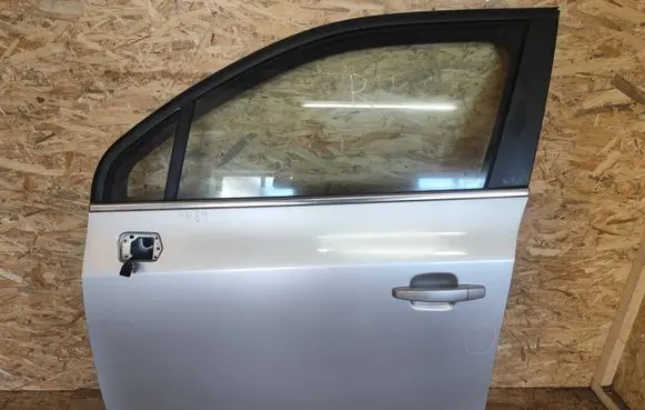 Chevrolet Orlando Front door