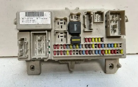 Ford Focus Fuse module 4M5T14A073CF 519099501 00071105