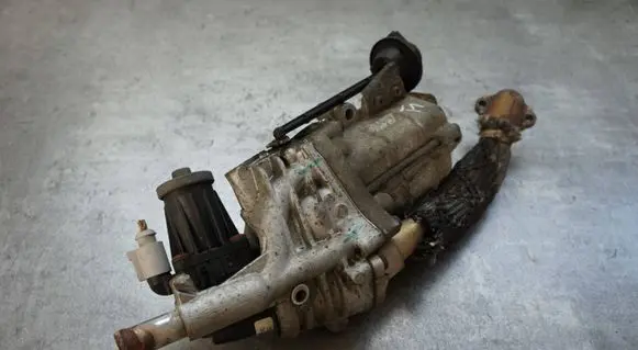 Land Rover Discovery 4 - LR4 EGR valve 9x20-9u438-ca