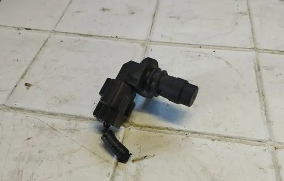 Volvo S60 Camshaft position sensor 8627354