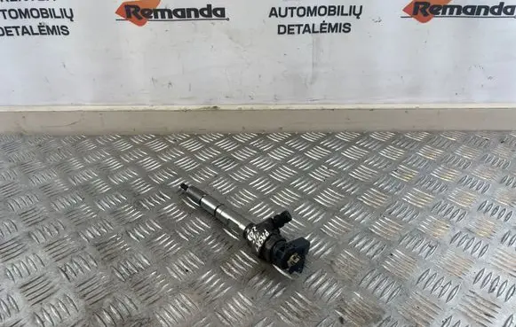 Volkswagen PASSAT B8 Fuel injector 04L130277AD