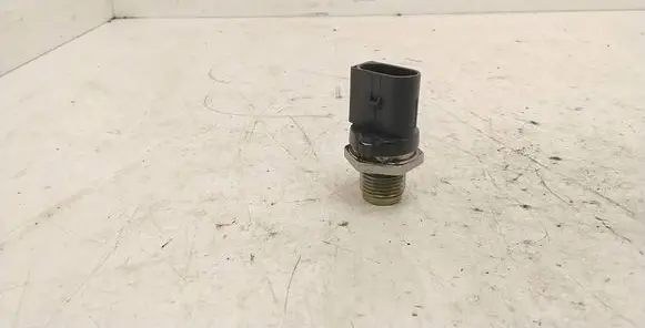 BMW 3 E90 E91 Fuel pressure sensor 0281002988