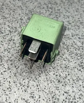 BMW 5 E39 Other relay 8373700