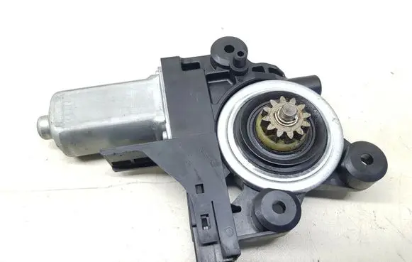 Volvo V70 Front door window regulator motor 970713101