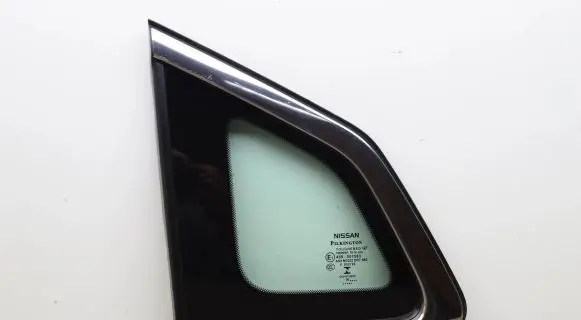 Nissan Qashqai Rear side window 833134EA0A